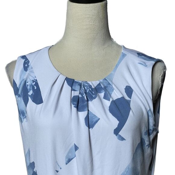 Calvin Klein White and Blue Sleeveless Blouse w/Keyhole on the Neck (Med) - Picture 3 of 10